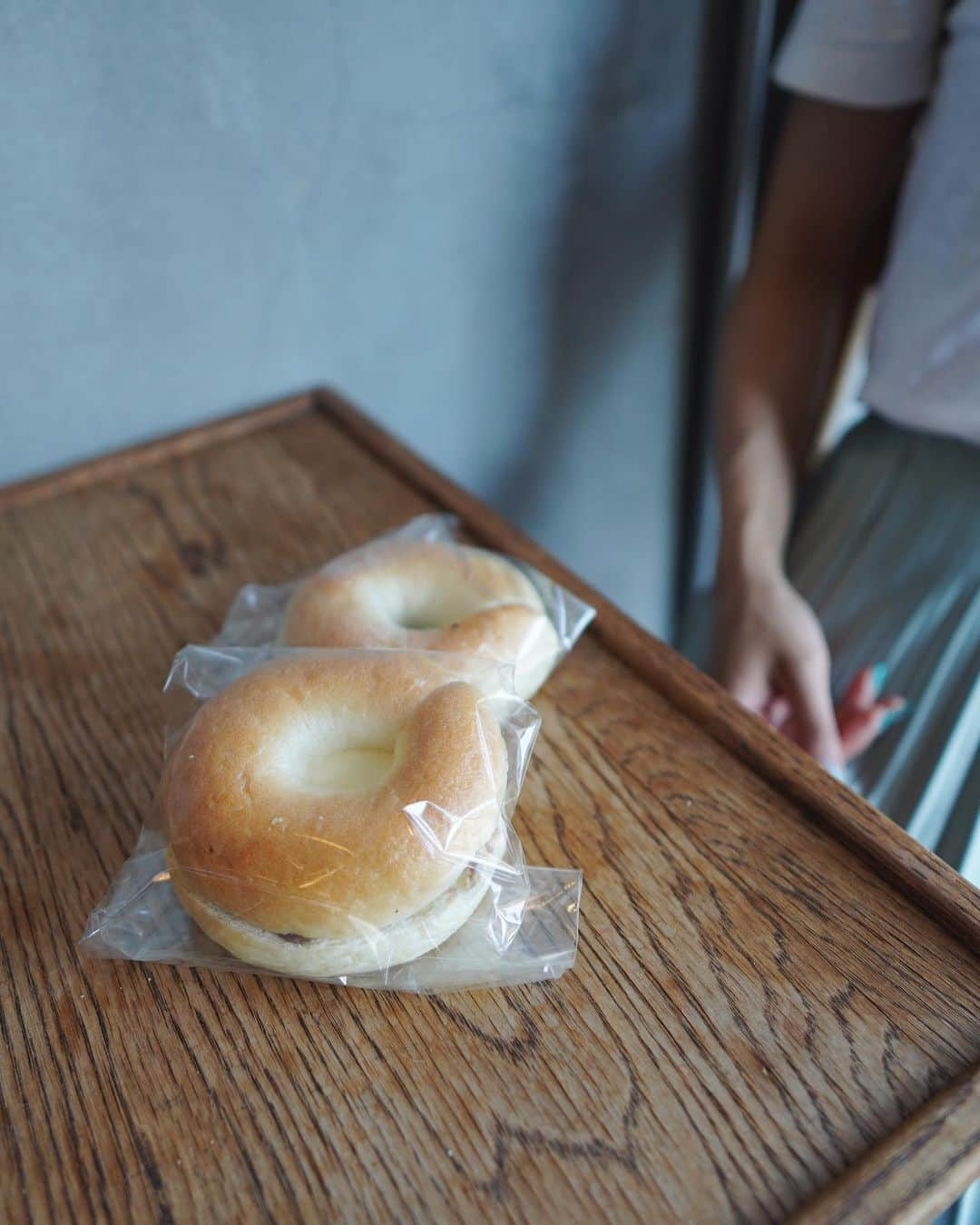 海江田麻貴さんのインスタグラム写真 - (海江田麻貴Instagram)「ㅤㅤㅤ  ㅤㅤㅤ ベーグルだいすき🥯お気に入りのお店🌿 ふわふわもちもちで美味🐰🤍 ㅤㅤㅤ  ㅤㅤㅤ  ㅤㅤㅤ #cobatopan #cobato836 #コバトパン #コバトパン工場 #べーぐる #ベーグル #カフェ巡り #大阪カフェ部 #bagle #大阪cafe #bagles #天満橋カフェ #一眼レフ #一眼レフカメラ #一眼レフのある生活 #ファインダー越しのわたしの世界 #sweets #カフェデート #summerfashion」6月5日 19時37分 - _makiii0924_