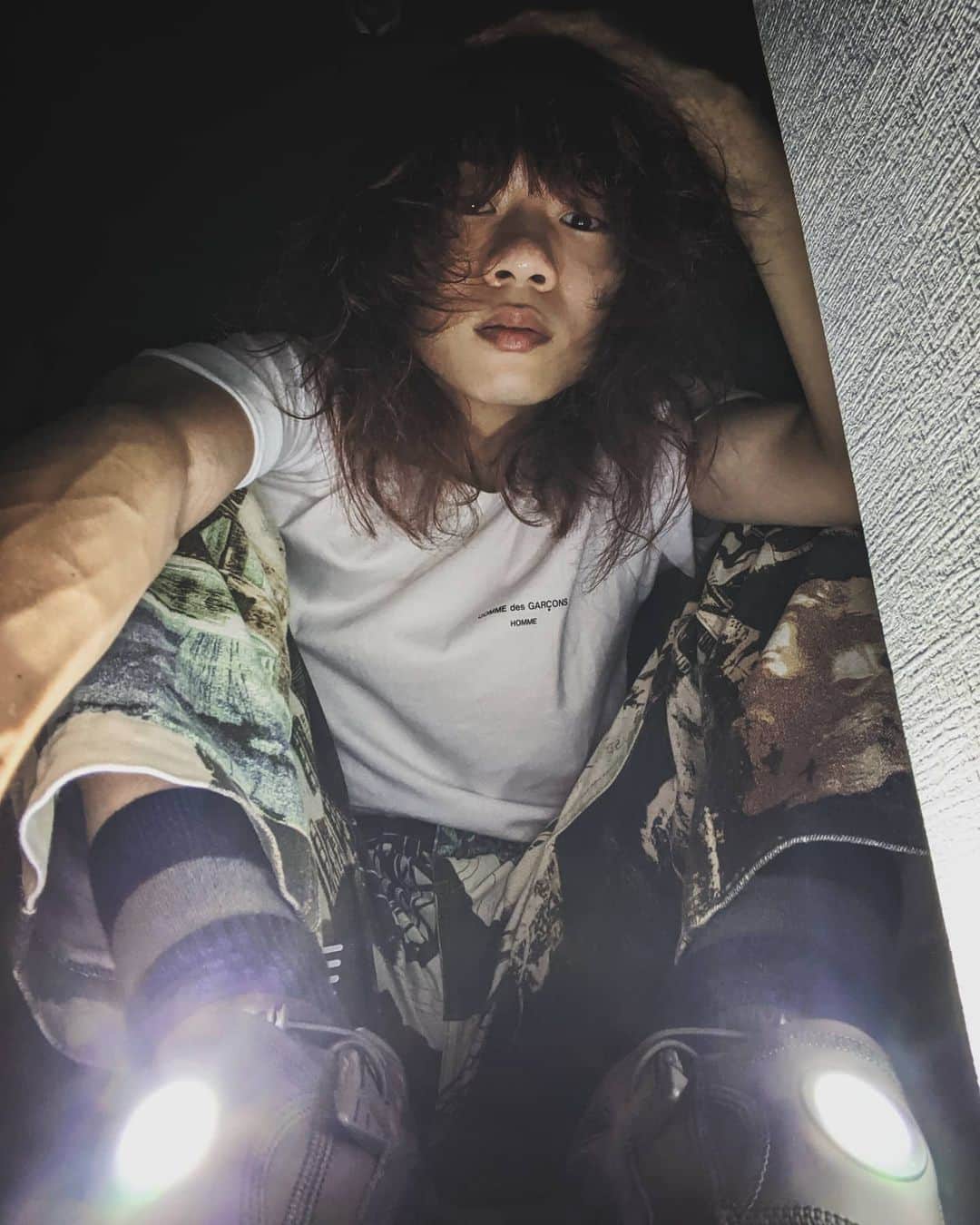 山田海斗さんのインスタグラム写真 - (山田海斗Instagram)「やぁ🖐  #服#が#好き　#ファッション#すき　#靴#も#スキ #発光ダイオード　#お爺さま　#暗い#部屋」6月5日 20時05分 - kaito_yamada_nb