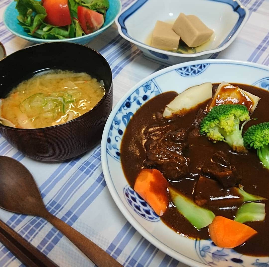 星奈優里さんのインスタグラム写真 - (星奈優里Instagram)「自分のご飯飽きたー🌀のタイミングで届いたビーフシチュー😋🍴ナイスタイミング✨和食屋さんのだから、お味噌がポイントでとってもご飯に合う❗#おいしゅうございました 😍  #どっちにしても ビーフシチューはお米で食べる派 #赤坂あじさい  #ハンバーグもあるよ🙋  #楽しみだなぁ😍😍😍 #今夜の月はおぼろ月」6月5日 20時05分 - yuri_hoshina