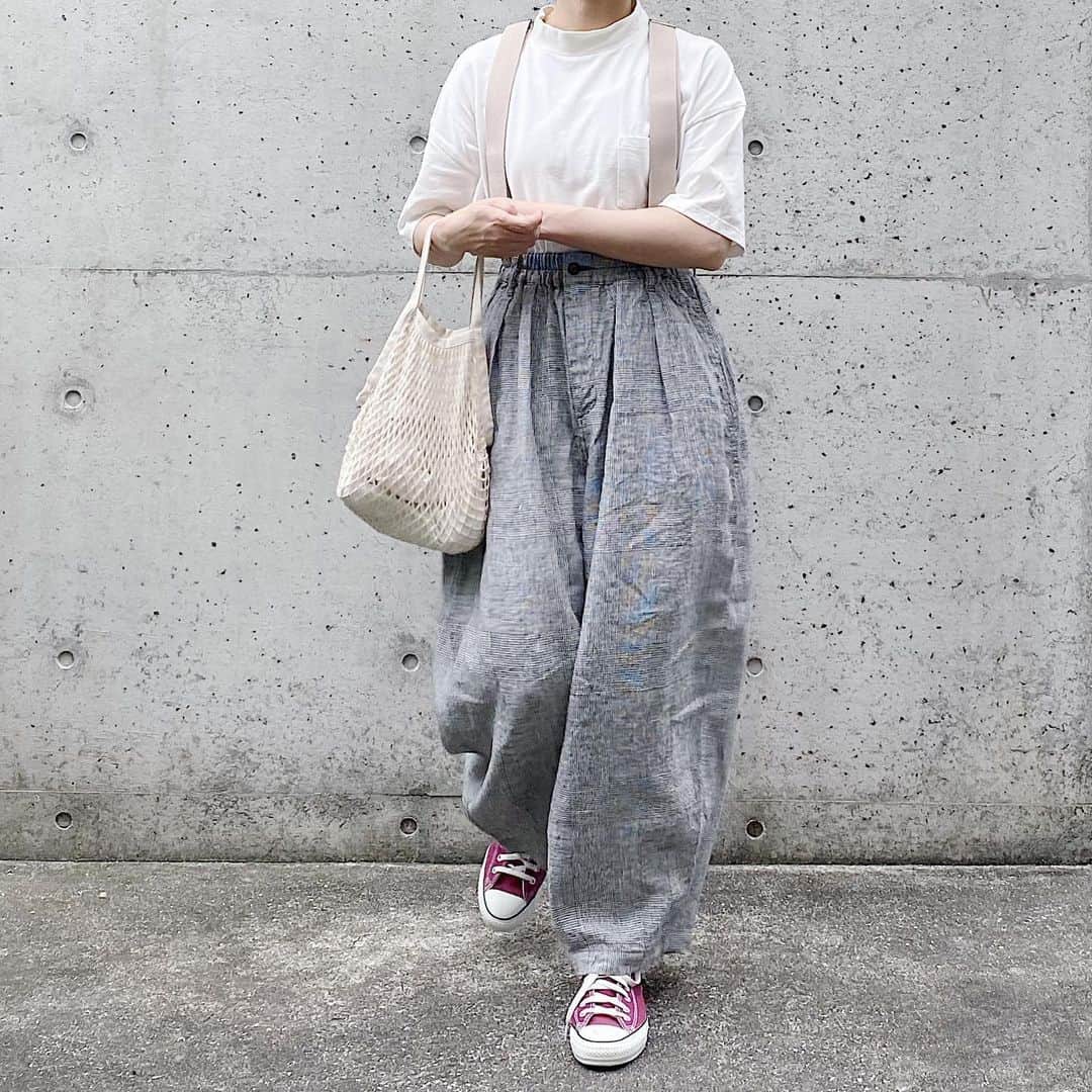 ryokoさんのインスタグラム写真 - (ryokoInstagram)「▪︎ . リネンのサーカスパンツで涼やかに🎐 . . . tops #harvesty bottoms #harvesty suspenders #harvesty shoes #converse  bag #muji」6月5日 20時07分 - ryo___ka