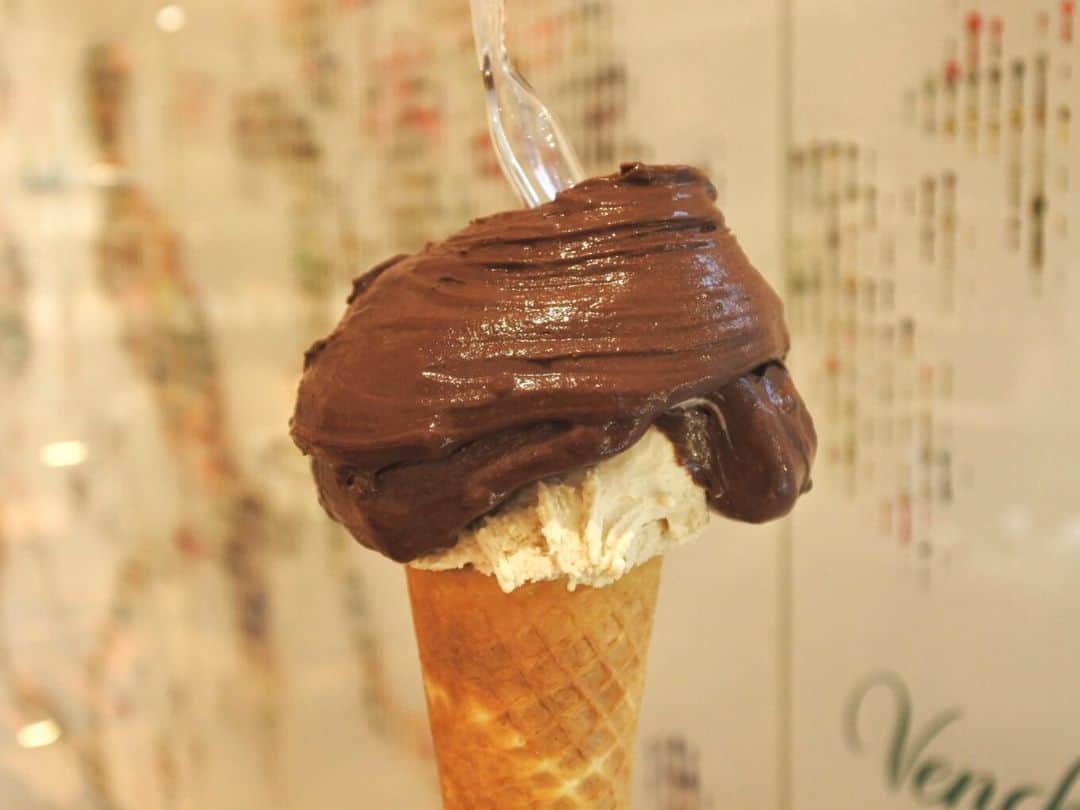 中山美香さんのインスタグラム写真 - (中山美香Instagram)「あー。食べたい☺︎ . . . #venchi #venchigelato #gelato #tbt #ヴェンキ #ジェラート #銀座 #チョコ」6月5日 20時27分 - mika5nakayama