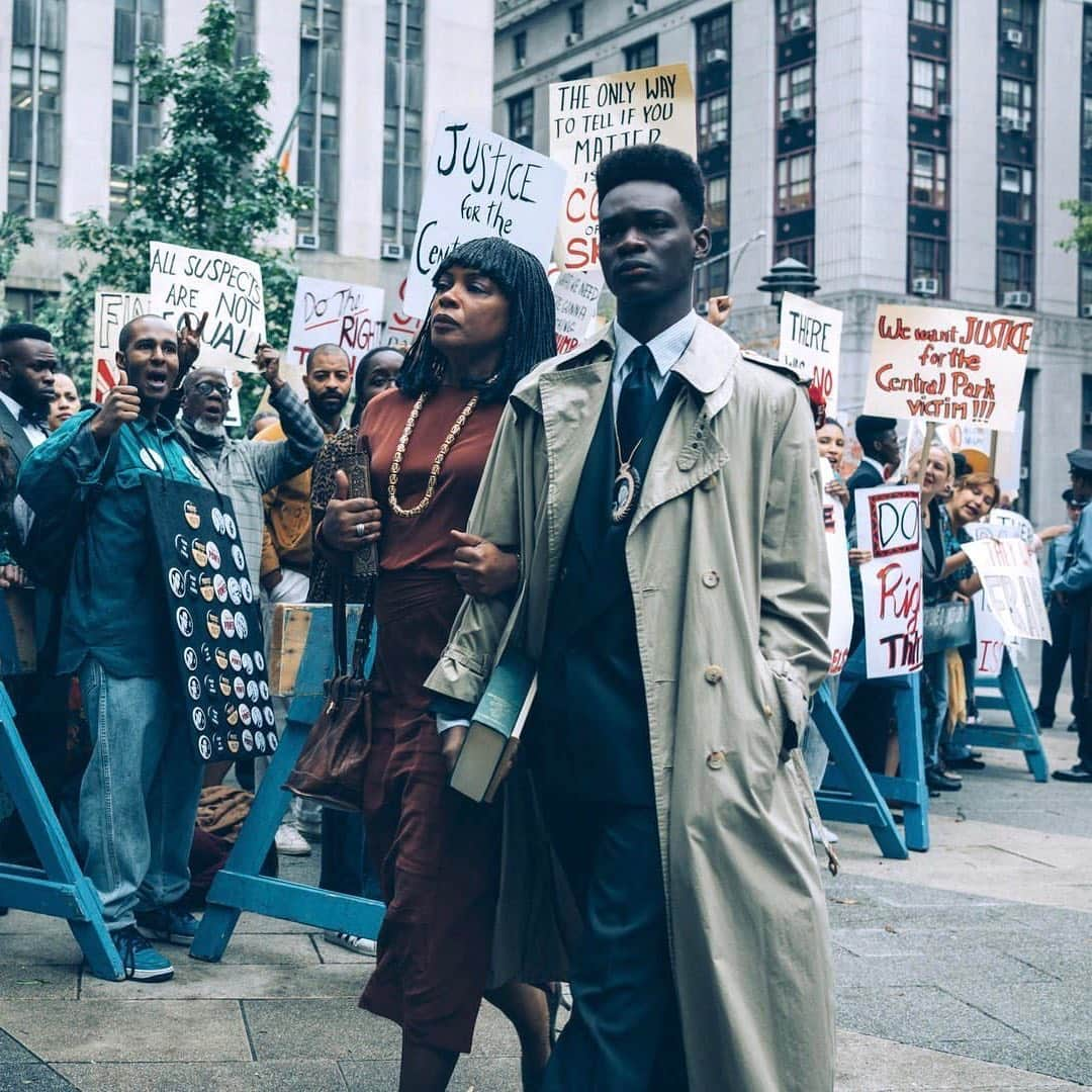 V Magazineさんのインスタグラム写真 - (V MagazineInstagram)「In cinema, the topic of racial injustice in the US has been explored in films and documentaries such as #WhenTheySeeUs and #TheBlackPowerMixtape. As the weekend begins, enter the week ahead more informed and educated on the importance of this movement. Head to the link in bio to discover a selection of must-watch films and documentaries. — #BlackLivesMatter」6月5日 20時20分 - vmagazine