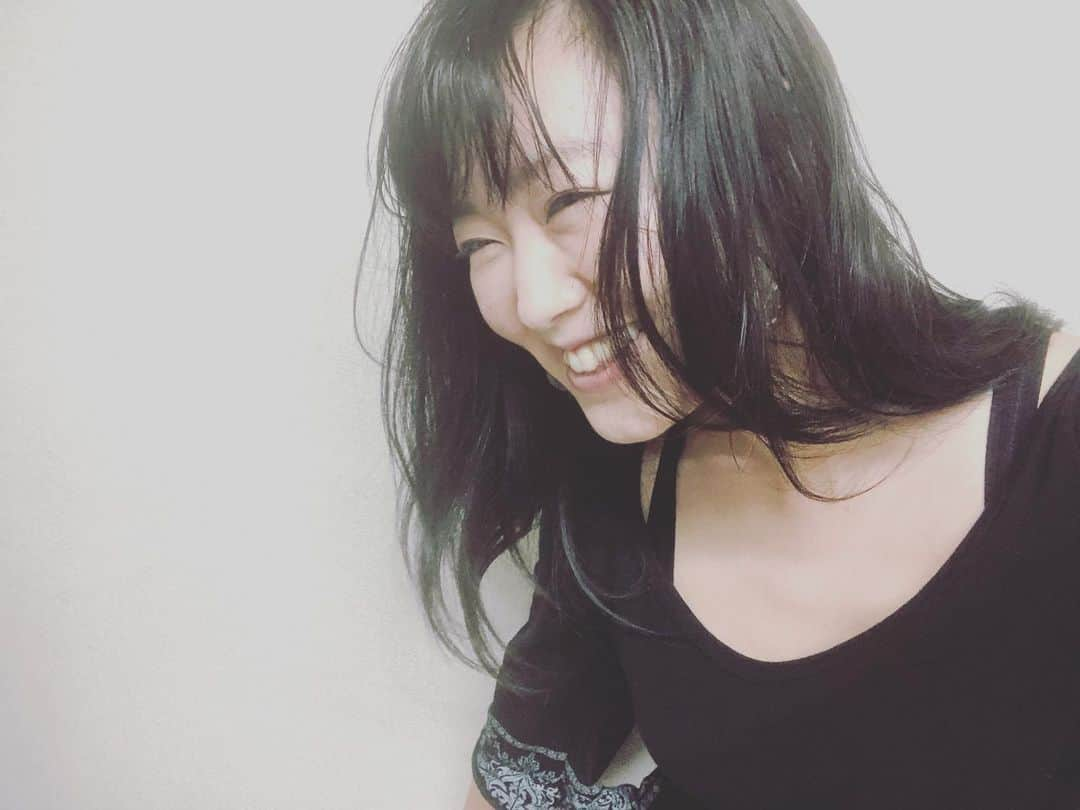 佐々木心音さんのインスタグラム写真 - (佐々木心音Instagram)「あと少しふんばる。 . . . #stayhome #now #smile #actress #singersongwriter #kokonesasaki  #笑う門には福来たる #自称自粛 #撮影現場行きたい #芝居したい #ライブしたい #ステージに立ちたい #佐々木心音」6月5日 20時21分 - sasakikokone