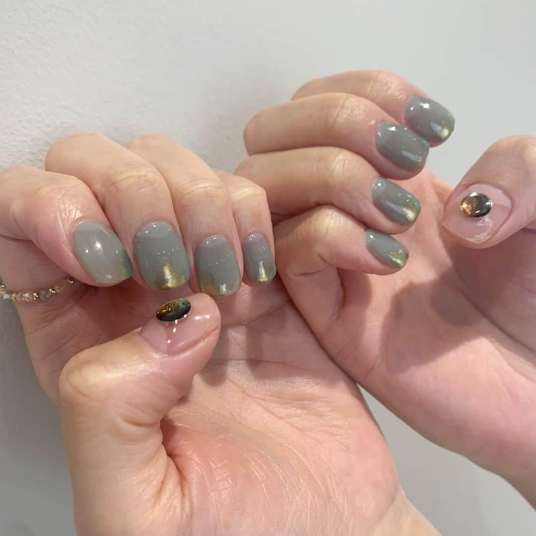 のインスタグラム：「. new nail❤︎ . 新しくオープンした @tohne_nail に行きました🌼 素敵なお店でとても居心地がよかったぁ☺️ しゅうちゃんおめでとうございます💕 . かわいいネイルはやっぱり気分上がる！ いつもありがとうございます❤︎」