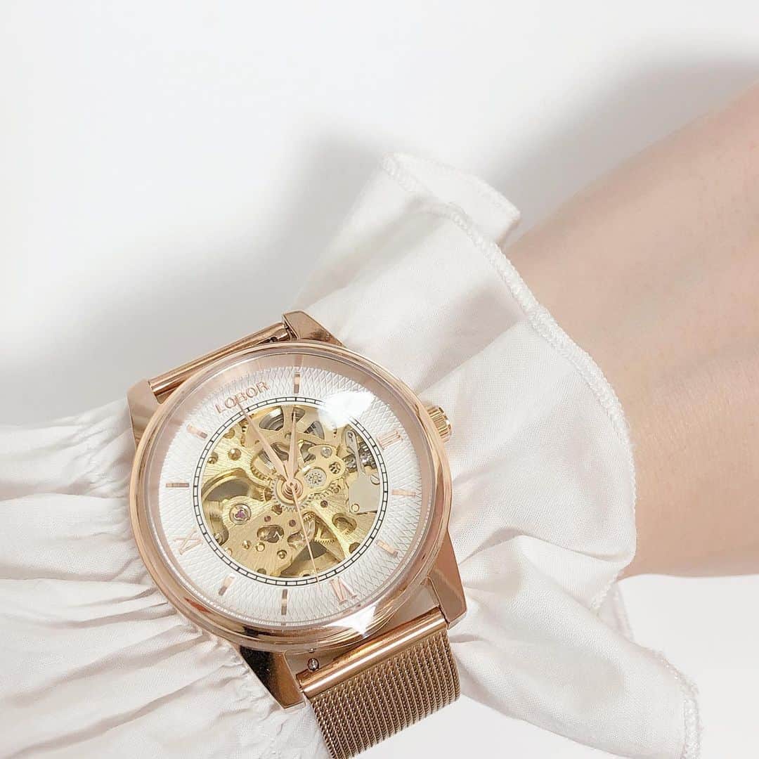 白石佑梨亜さんのインスタグラム写真 - (白石佑梨亜Instagram)「最近の新しい腕時計❤︎ ，  #lobor #ロバー #腕時計 #時計 #手元倶楽部  クーポンコードは【shiraes】 ご使用で10パーセントオフになります⠉̮⃝︎︎ @loborjapan」6月5日 20時38分 - yuria.1