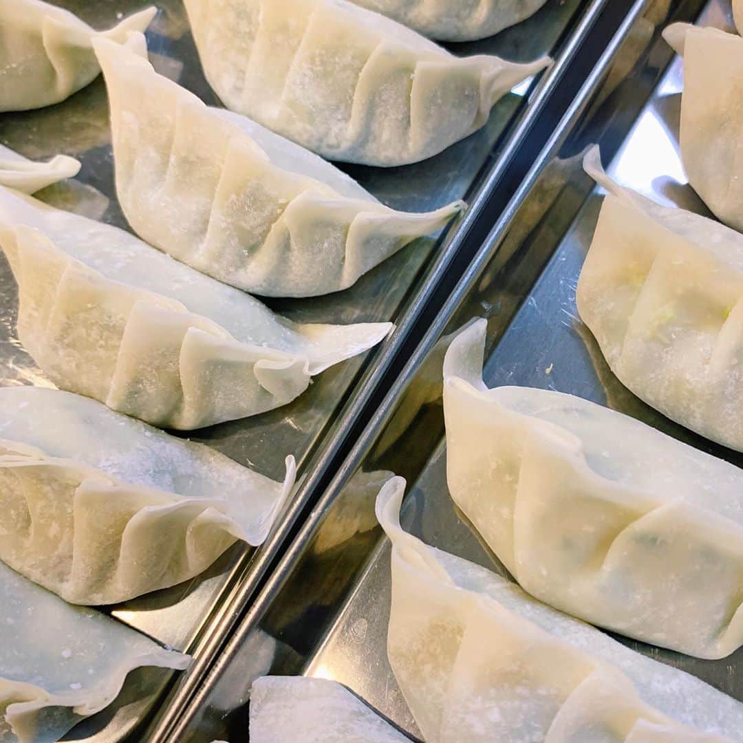 のインスタグラム：「今日はお母さんと一緒に餃子を作りました☺️」