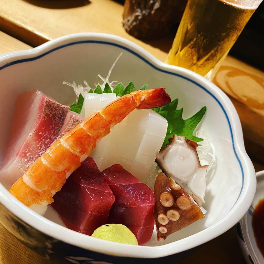 TOGGYさんのインスタグラム写真 - (TOGGYInstagram)「今宵はキャサリンの祝い膳。 「中洲の山田ちゃんねる」 新エピソードUPされました！ カンパーイ🍻  https://youtu.be/ss4MKX1xJYU  #toggy #sushi #japanesefood #sashimi #youtube #fukuoka #youtubechannel #japan」6月5日 20時51分 - dj_toggy