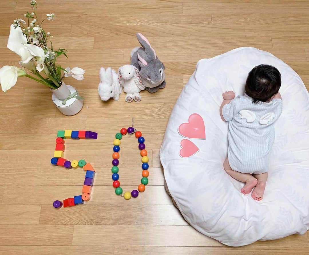 イ・ユンジのインスタグラム：「라니언니가만들어준 50일 포토존 #라니소울네 (어린아가의마음아픈소식이들려와무거운마음입니다.그곳에선아프지않고평안하기를.가족들께 크나큰슬픔을위로하옵고 삼가고인의명복을빕니다.)」