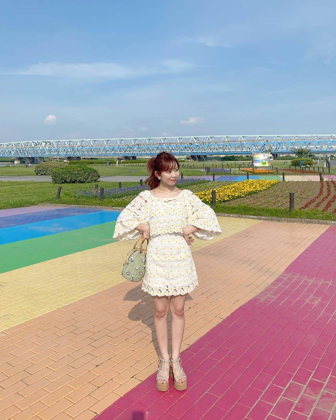 tomomi ❤︎ よしはしともみ ❤︎さんのインスタグラム写真 - (tomomi ❤︎ よしはしともみ ❤︎Instagram)「. . カラフルなレインボー🌈スポット💛 . 北千住にある🏳️‍🌈 #虹の広場 🏳️‍🌈に行ってきた〜💐 色々検索してたらこんな可愛いところを発見してしまって 久しぶりにテンション上がったな🕊🌸 . このスポットは河川敷にあって なんかほのぼのしてて最高だった〜 ゆっくりな時間過ごせてヒーリング🌿 . 最近暑すぎて困っちゃうね！！！ このコーデはYouTubeの毎日コーデにも載せますっ👙🌼 今日も更新したからみてみてねっ🌈 . #photogenic #rainbow #ootd #kitasenju #zara #honeymihoney #honeysalon #photogenicspot #北千住 #荒川河川敷 #荒川 #虹の広場 #レインボースポット #レインボー #フォトジェニックスポット #フォトジェニック #フォトスポット #フォトスポット巡り #コーデ #パンジー柄トップス #夏コーデ #ポニーテール #ザラ #花柄セット #ハニーサロン #ハニーミーハニー #シトロンビジュー」6月5日 21時08分 - tomomi_yoshihashi