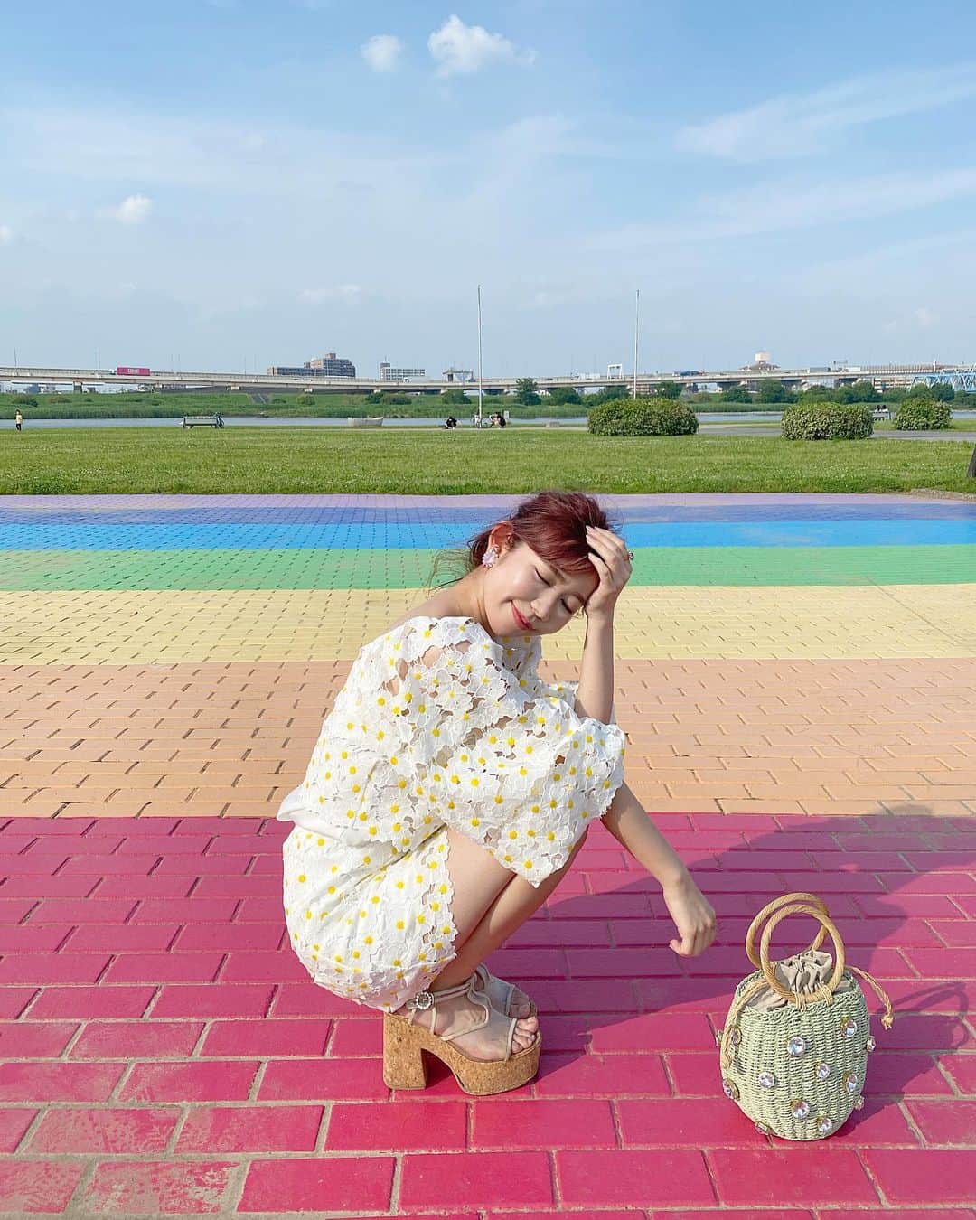 tomomi ❤︎ よしはしともみ ❤︎さんのインスタグラム写真 - (tomomi ❤︎ よしはしともみ ❤︎Instagram)「. . カラフルなレインボー🌈スポット💛 . 北千住にある🏳️‍🌈 #虹の広場 🏳️‍🌈に行ってきた〜💐 色々検索してたらこんな可愛いところを発見してしまって 久しぶりにテンション上がったな🕊🌸 . このスポットは河川敷にあって なんかほのぼのしてて最高だった〜 ゆっくりな時間過ごせてヒーリング🌿 . 最近暑すぎて困っちゃうね！！！ このコーデはYouTubeの毎日コーデにも載せますっ👙🌼 今日も更新したからみてみてねっ🌈 . #photogenic #rainbow #ootd #kitasenju #zara #honeymihoney #honeysalon #photogenicspot #北千住 #荒川河川敷 #荒川 #虹の広場 #レインボースポット #レインボー #フォトジェニックスポット #フォトジェニック #フォトスポット #フォトスポット巡り #コーデ #パンジー柄トップス #夏コーデ #ポニーテール #ザラ #花柄セット #ハニーサロン #ハニーミーハニー #シトロンビジュー」6月5日 21時08分 - tomomi_yoshihashi