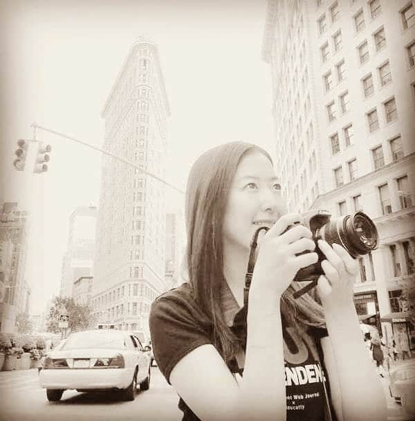 前田真里さんのインスタグラム写真 - (前田真里Instagram)「もう5年も前の写真👀！ @yumintanaka さんが デモの取材をしている時  NYフラットアイアンの前で ふいに撮ってくださいました📸  はやくシティの コロナや暴動が おさまりますように🍀  祈っています。  #NYC #newyork #canon #5thave #camera #streetphotography #snapshot #photo #tokyocameraclub #onemanshooting #icp #DCTV」6月5日 21時21分 - maedamari