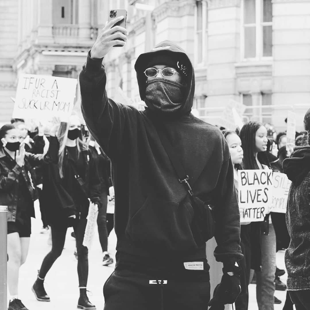 デマライ・グレイのインスタグラム：「✊🏿.」