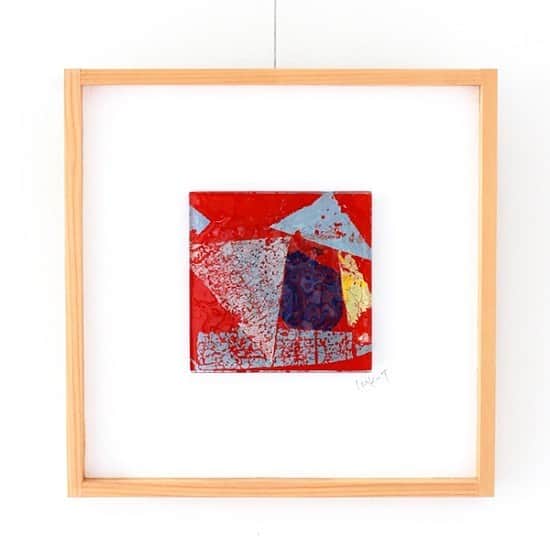 comb de shioさんのインスタグラム写真 - (comb de shioInstagram)「しっとりと、静かに、優しく。 どこか懐かしく、心が落ち着く 不思議な「赤の風景」  glass art works by Isako TODA  #ガラスアートパネル  #アートのある暮らし ------------------------﻿ 【作品リスト】﻿ ﻿ ■﻿ アートガラスパネル「海のある町」 ﻿ オンラインショップ掲載中です。﻿ 画像のタグ🏷からリンクしてます﻿ ﻿ ﻿ #combdeshio﻿ #コムデシオガラス ﻿ #コムデシオ ﻿ #ガラス作家杜多一菜子﻿ #インテリアアートパネル﻿ #インテリア好きな人と繋がりたい﻿ #インテリアデザイン﻿ #おしゃれインテリア #インテリアアート #玄関インテリア #玄関飾り #壁掛けインテリア #おしゃれな部屋  #抽象画アート #抽象画 #寝室インテリア  #モダンアート ﻿ ﻿ #art #artistsoninstagram #artwork #abstract #abstractart #contemporaryart #modernart #artist  #interiorart #painting  #interiorartwork」6月5日 21時18分 - comb_de_shio
