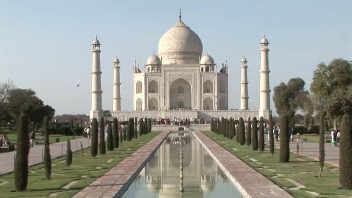 Lonely Planetのインスタグラム：「Ready to take a trip to India? We’ve got your ticket...well, virtual ticket anyway. It might not be the best time to put on a backpack but we can get you there virtually! Tap the link in our bio and spend the weekend exploring from your own living room.」