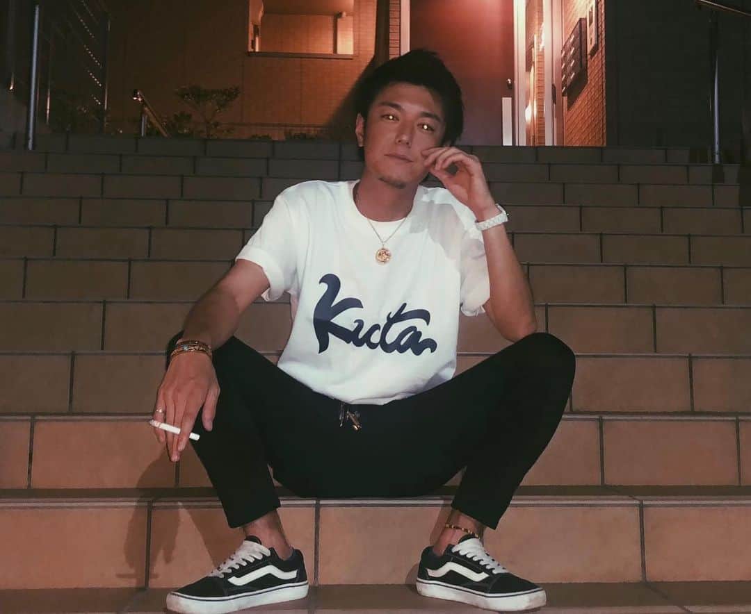 吉崎伸樹のインスタグラム：「@kuta_tokyo . . 遂に94式いけめん代表 @koutaro_0114 ブランド . @kuta_tokyo  @kuta_tokyo  @kuta_tokyo . . #kuta #クタっときてラフに生きる」