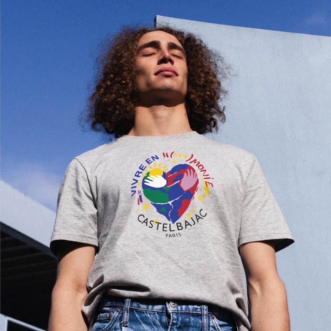 カステルバジャックのインスタグラム：「Célébrons la Journée de l’Environnement ! En cette occasion redécouvrez notre Tee-shirt « HeartH » de la capsule « H(ART)MONIE » !  In Celebration of Environment Day! On this occasion rediscover our "HeartH" Tee-shirt from the "H(ART)MONIE  Crédits :  Directeur artistique - @edouardlemarquis  Photographe - @vincentzimberlin Coiffure / Maquillage - @11ze11ze  Mannequins - @ismaelbelabid  #CASTELBAJACParis #HeartH #environmentfriendly #ethicalclothing #earth #world #positivity #SpreadTheHappyCulture」