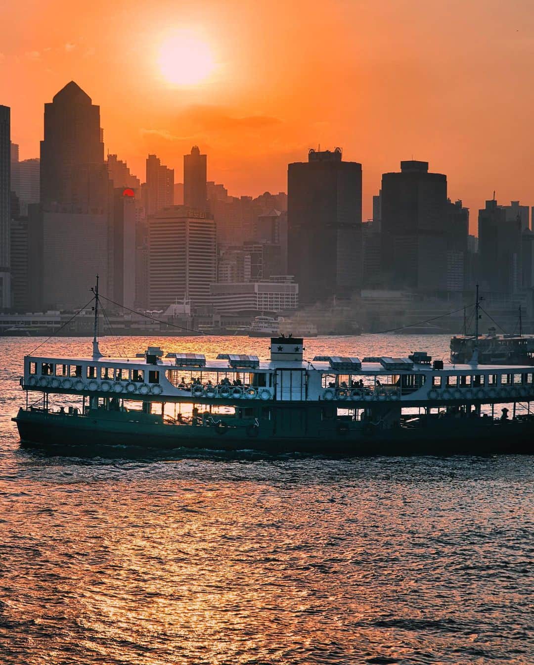 HAYAMI HANNAH ハナさん ど田舎のインスタグラム：「Sunset Time 🌇  #🇭🇰 Miss You Too. TGIF n have a nice weekend ! Gd Nite. : :  #hayamihannah  #FreeHK #香港 #Sonyimagegallery  #discoverhongkong #instameethk⁠ #awesomehongkong  #hongkongphotography⁠ #unlimitedhongkong  #exploringhongkong⁠ #hongkongstreets  #hongkongnight  #hkphotography ⁠ #hongkong  #hongkonglifestyle #Hongkonginsta  #hongkongstreetphotography⁠ #visualhongkong  #reframinghk  #travelphotography #Bealpha  #sonyimages #moodygrams⁠  #asianlens #letsguide #Eyeempohoto #線維筋痛症 #yourshotphotographer」