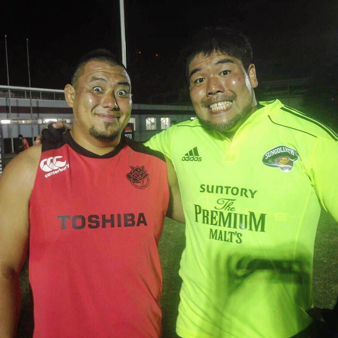畠山健介さんのインスタグラム写真 - (畠山健介Instagram)「大好きなユハ(@yuhara.2 )さんが選手を引退します。日本代表以外、一緒のチームにはなれなかったけど、いつも一緒。ユース時代から、もう15年くらいの付き合い。本当にいつも一緒。寂しいよ。ユハさんと一緒にラグビー出来て最高だった。  #ラグビー #rugby #湯原祐希 #ユハさん #ゲスさん #いつも一緒 #大好き #数少ない心許せる人 #いつも同部屋 #いつもバスは隣 #寂しい #HO #フッカー #千葉県 #東芝ブレイブルーパス #一筋 #府中市民 #酒弱い #真面目 #人格者 #でもゲスさん #最後の写真は超貴重」6月5日 21時41分 - hatake03