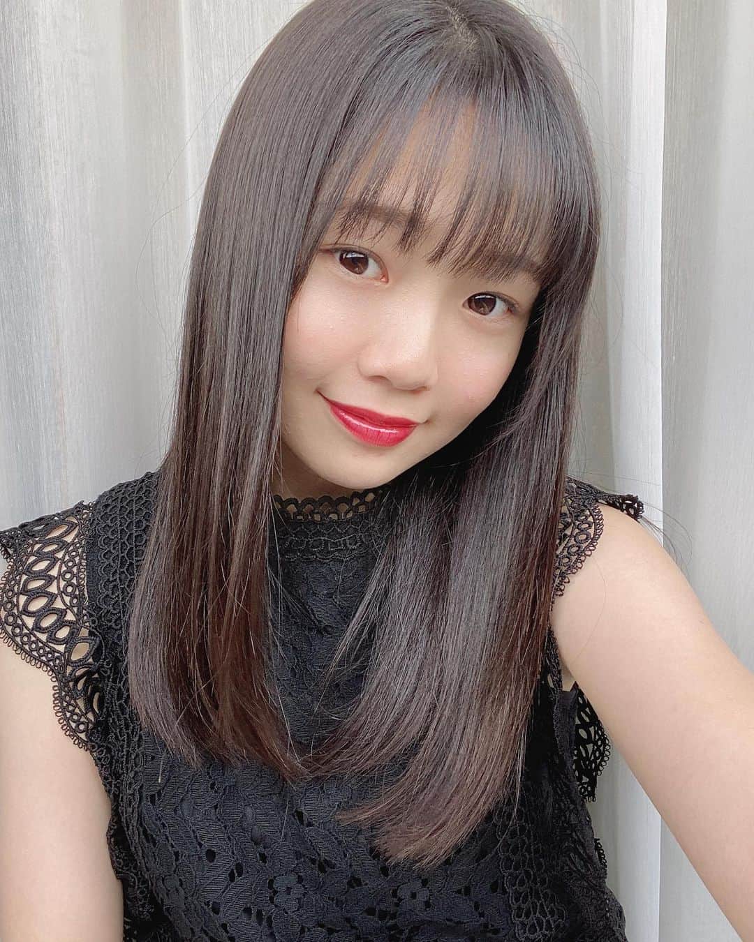 miyuのインスタグラム：「お久しぶりです 髪を切りました ☁️💇🏻‍♀️ 耳かけありなし」