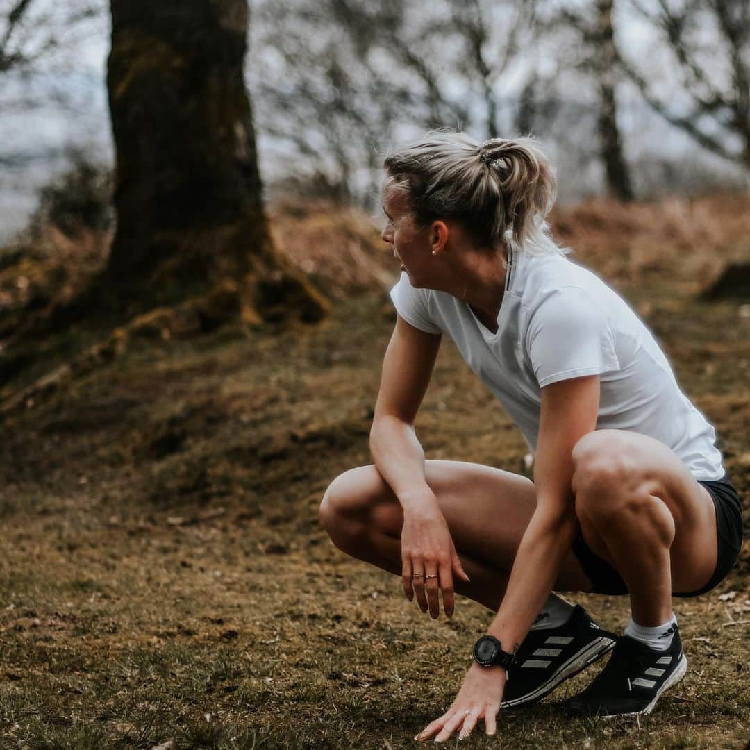 リンジー・シャープのインスタグラム：「An hour of hills up and down to the top of Beacon Hill 🥵  Join me in the #HOMETEAMHEROCHALLENGE ADIDAS WILL DONATE €1 TO THE GLOBAL RESPONSE TO COVID-19. Every active minute logged on the Adidas running/training apps counts (1 MILLION Euro = 1 MILLION HOURS)」