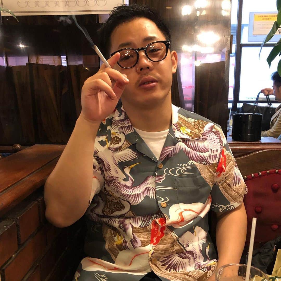 酒井尚さんのインスタグラム写真 - (酒井尚Instagram)「いよいよアロハな季節がやってくる。  #アロハ #アロハシャツ #常夏 #sunsurf」6月5日 21時52分 - sakai__takashi