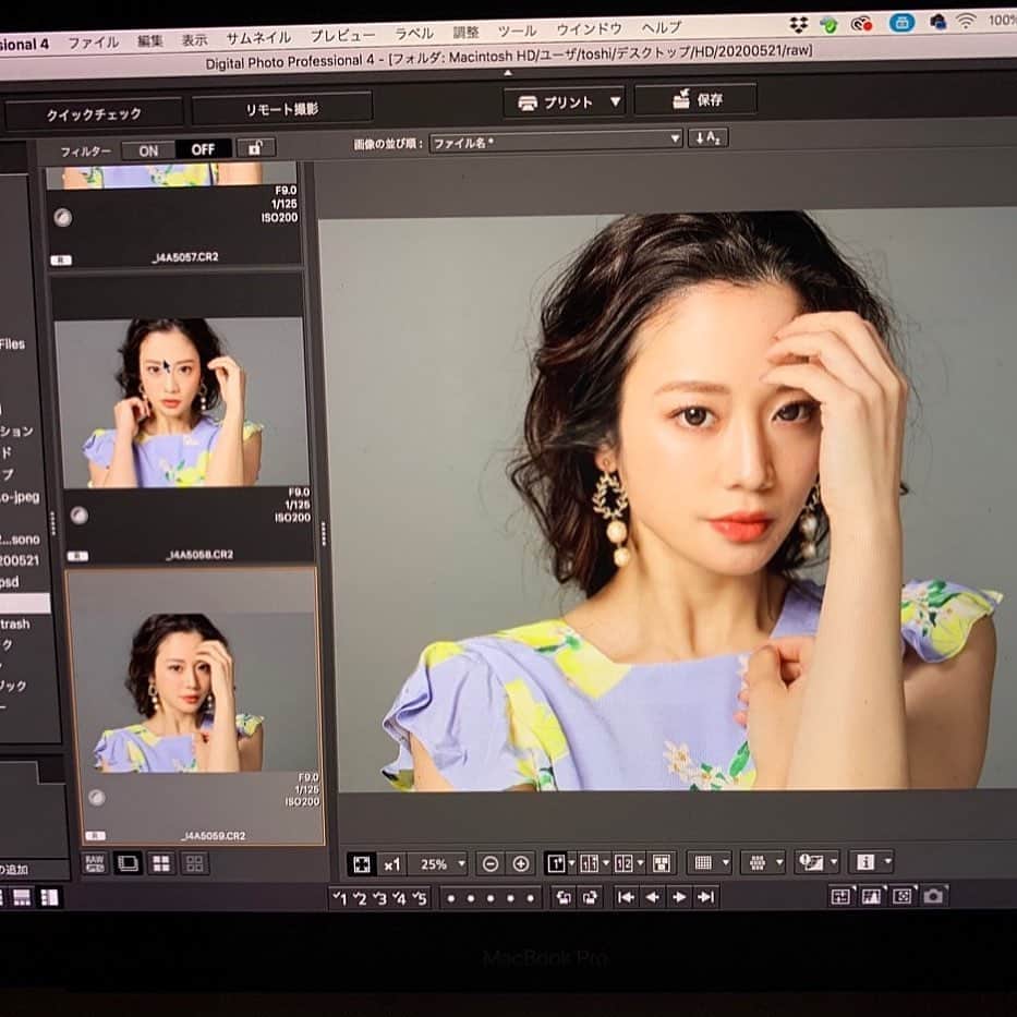 akari♡ 小林あかりのインスタグラム：「earring💎　@mami_kujirabijou 🐳✨ make💄　@monmo1215 👩‍🦰🤍 . 私の大好きな撮影のうちの１つ、、🐳💞 . monちゃんさんのメイクは韓国風とかギャル風なんでも出来て本当に上手、、個人的にものすっごく好き💄💕 . けんとに髪を暗くしてもらいました👣 #韓国メイク #パールピアス #kujirabijou」