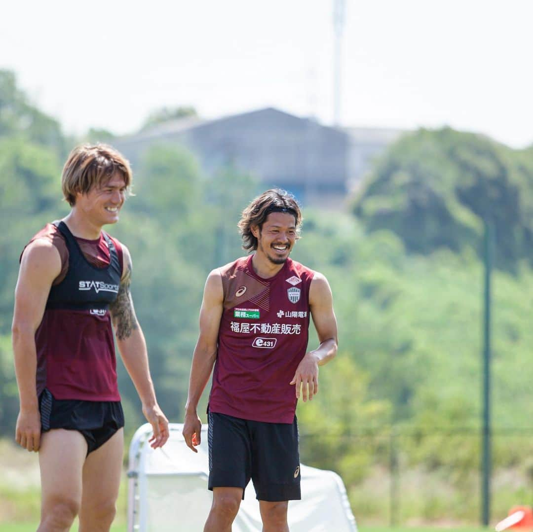 酒井高徳さんのインスタグラム写真 - (酒井高徳Instagram)「Football makes us smile every day 😂😆😆⚽️⚽️ Es macht so Spaß Fußball zu spielen,Fußball macht uns so glücklich 😆😆⚽️ #visselkobe #gs24 #footboll #happy #smile #hardwork #wearekobe❤️」6月5日 21時54分 - sakai_go1123