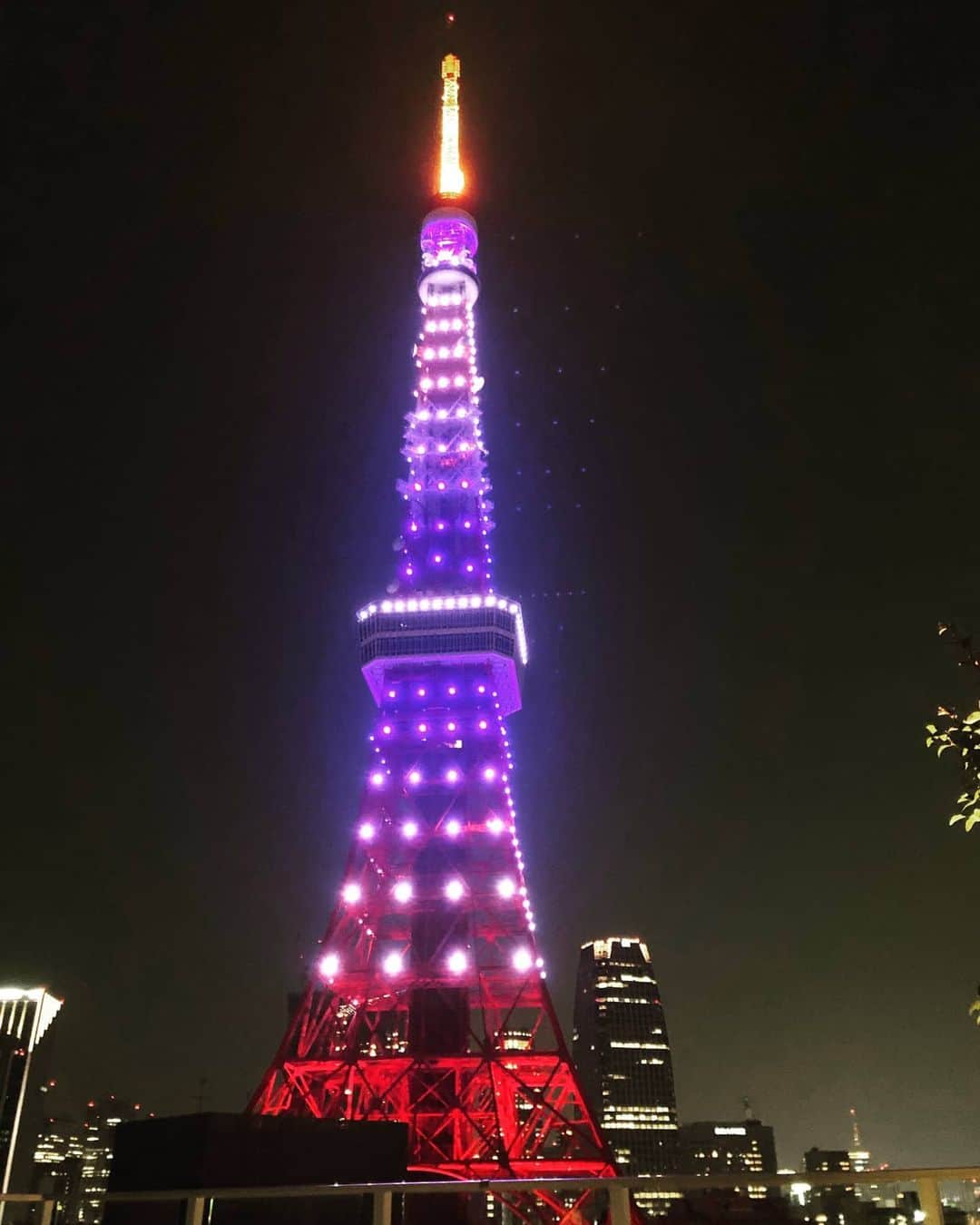 DJ KOOさんのインスタグラム写真 - (DJ KOOInstagram)「本日の東京タワーライトアップ！！ 永遠の光「インフィニティ・ダイヤモンドヴェール」  令和元年に新しい時代の光として点灯！！ 見守ってくれてる感じと励まされる輝き！！癒されます！！ #東京タワー #ライトアップ #DJKOO」6月5日 22時04分 - dj_koo1019