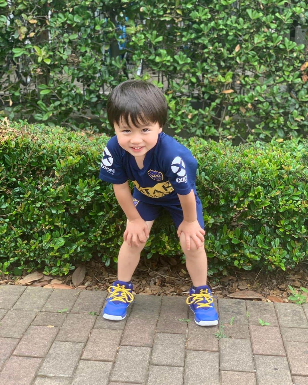 エリナ シルカのインスタグラム：「The twins have started soccer ⚽️ 双子、サッカーはじめました。 いまんとこめちゃくちゃ楽しいらしいです(まだレッスン1回目。笑)」