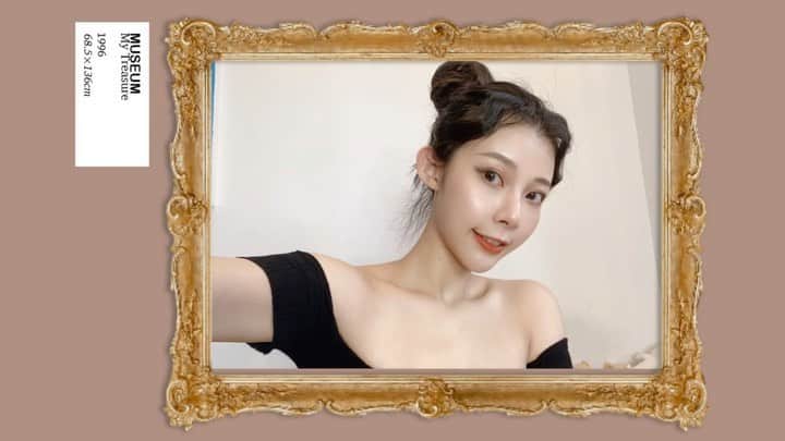 張香香のインスタグラム：「我第2支廢片出來啦哈哈哈哈哈哈～～～ 朋友問我第2支影片是啥 我說是教弄頭髮 她給我一個大白眼說：我才不想看妳夾頭髮 每次跟妳出門妳根本就沒在弄頭髮🤷🏻‍♀️ (哈哈哈哈真的我自己也這麼覺得^_^) 我承認我平常對頭髮真滴很隨便 但因為之前去日本工作綁了這顆頭 很多網友說想學 於是在我某天有化妝又有點閒的時候就拍出了這個影片 拍完自己也覺得很鬧事😅 但拍都拍了 還是硬著頭皮上一下 那天跟卜心工作也閒聊到 我說：我真的覺得我教得很爛不敢上 她說：不會啊我就想看妳耍白痴～像妳之前IGTV教化妝的那支我就笑很久😀 (大謝謝ㄛ😂😂😂) 所以你們就當無聊可以笑一下的廢片加減看看吧😳🤣 -  #完整版YT搜尋張香香愛吃🔍 #IG個人簡介也有連結🔗」