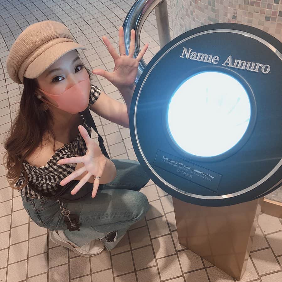 NOHANAのインスタグラム：「約2ヶ月ぶりの渋谷！！🏙 久しぶりに安室ちゃんの手形を拝めました😭❤️❤️ ・ #namieamuro #安室奈美恵 #安室ちゃん #手形 #shibuya #109 #のはなみえ」