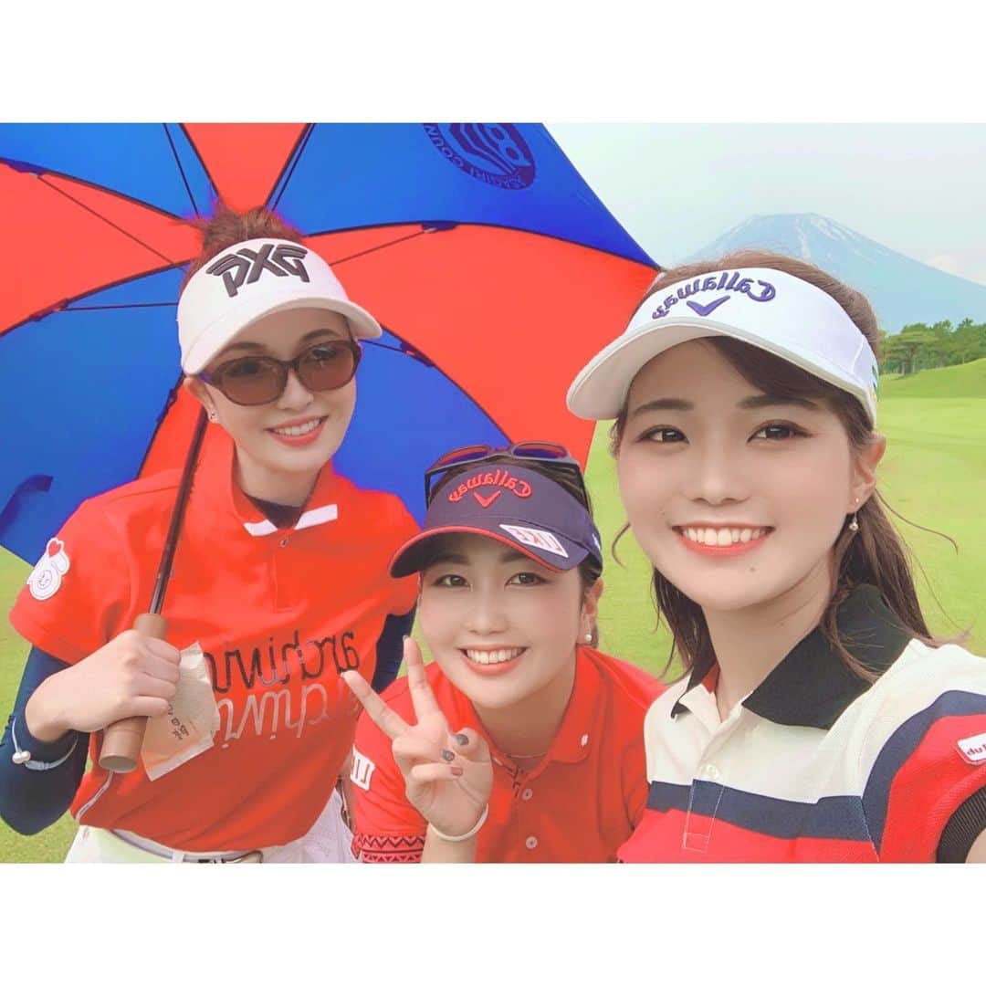 中尾紫乃のインスタグラム：「. 優しいお姉さん方❤️🤍❤️ . . . #白金台女子ゴルフ部  #白女  #ゴルフ　#富士山」