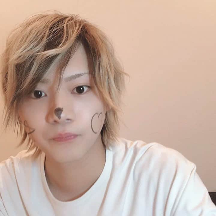 佐藤流司のインスタグラム：「本日はありがとうございました、っていう動画です。  #すいません #ボケるの忘れました #１つも面白くない動画になりました #今後ともよろしくお願い致します #Cảm ơn bạn trước #あこれベトナム語です」