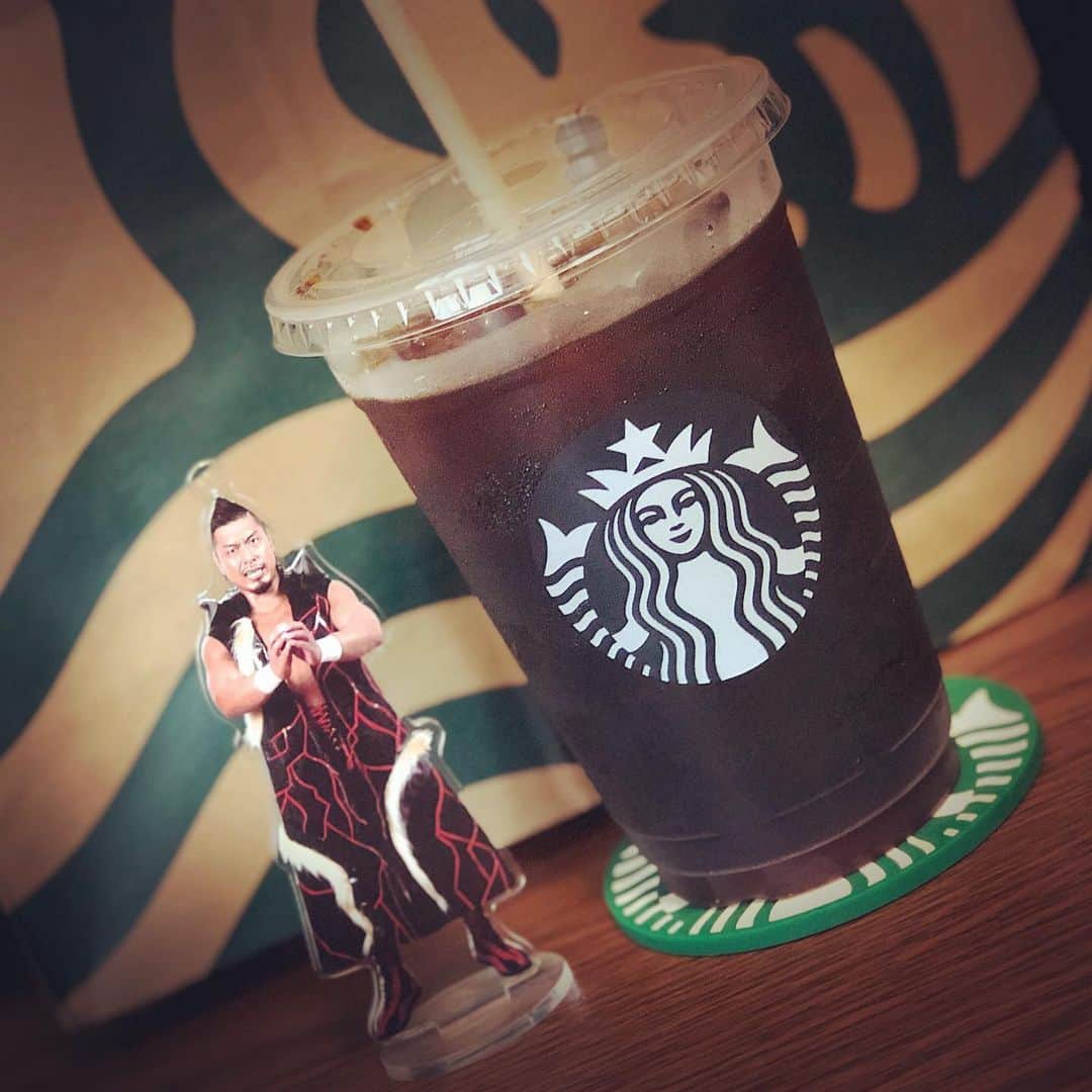 鷹木信悟さんのインスタグラム写真 - (鷹木信悟Instagram)「暑くて、遂にアイス珈琲始めました #starbucks  #prowrestler」6月5日 22時37分 - takagi__shingo
