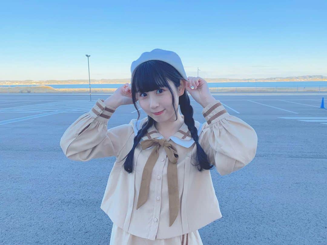 井上瑠夏のインスタグラム：「☁️🌈☀️ ﻿ .﻿ ﻿ 1週間﻿ お疲れ様です🐣 ﻿ ﻿ .﻿ ﻿ ﻿ ﻿#ske48 #井上瑠夏 #過去pic #制服  #ベレー帽  #空 #綺麗 #🌙」