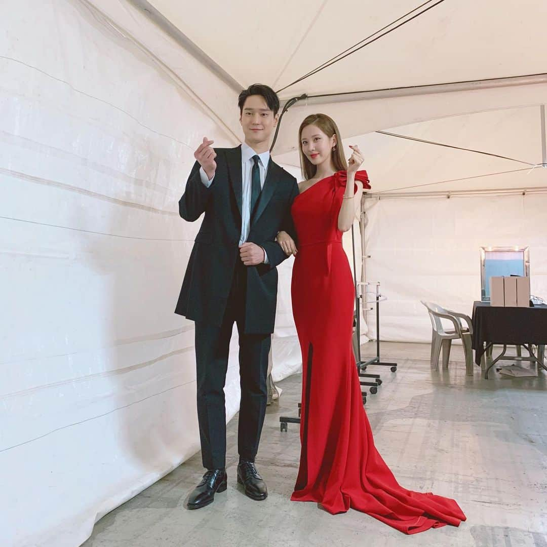 ソヒョンさんのインスタグラム写真 - (ソヒョンInstagram)「JTBC에서 방송되는 드라마 <사생활> 많이많이 기대해주세요오🖤❤️ #차주은 #이정환 #사생활」6月5日 22時48分 - seojuhyun_s