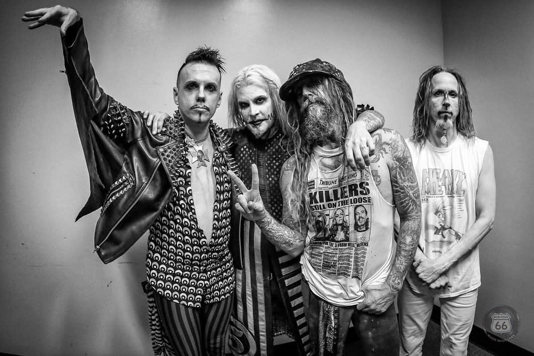 ロブ・ゾンビのインスタグラム：「Here to all the rockers that we won’t be seeing this summer. I guess we can all crank our stereos a little louder than usual. We hope to see you all soon. 👍🏼🎶☮️✊🏻#robzombie #johnfive #piggyd #gingerfish #keeponrocking #robfennphotography」