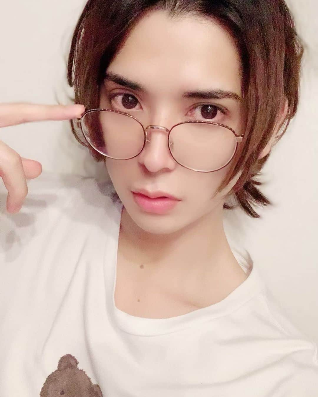 仲田博喜のインスタグラム：「#ヘアー #ポンパ #眼鏡 #ずらし #部屋着 #パジャマ #GIVENCHY #ジェラピケ #くま #ストロベリームーン #おやすみなさい」