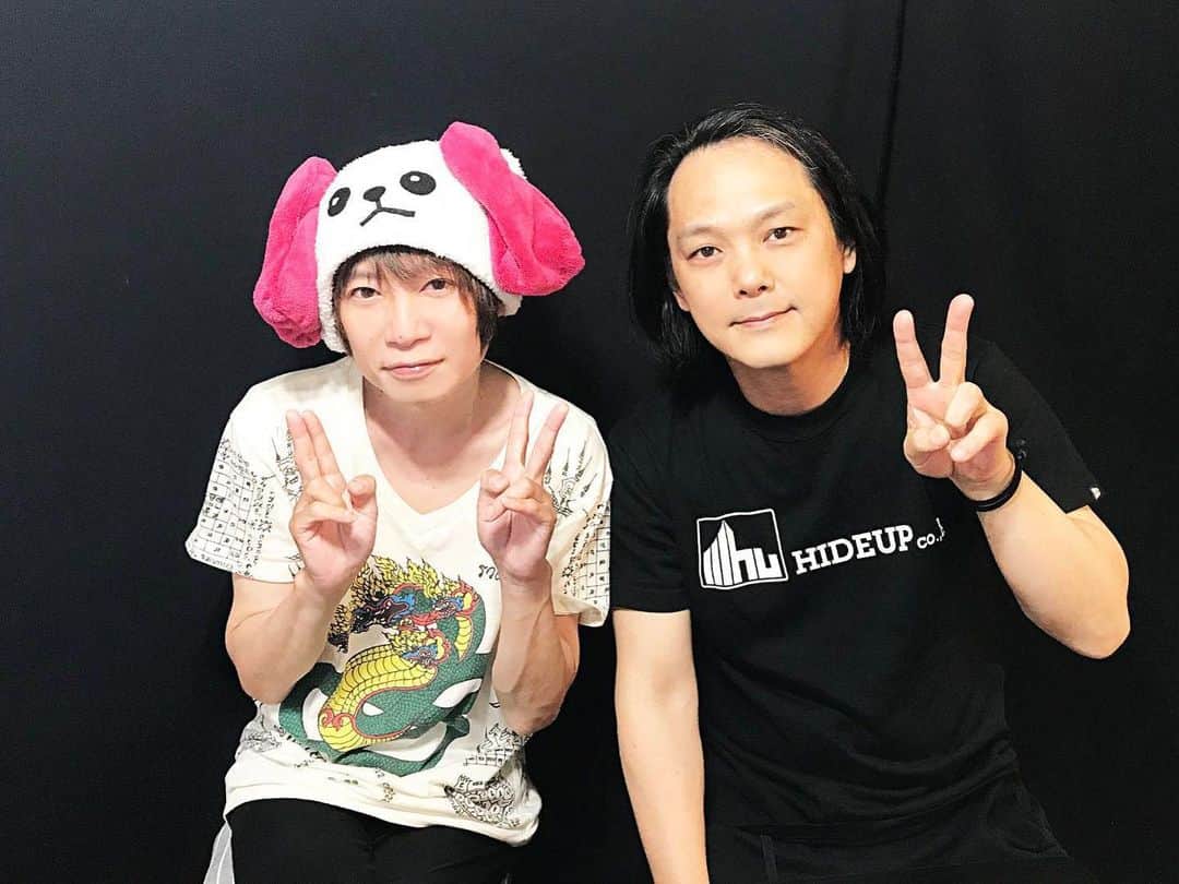 人時のインスタグラム：「今日はTAMAさんがやってるツイキャスにゲストとして呼んでいただいて参加させていただきました♫しっかりハイドアップの宣伝しときました（笑） ルアー釣りを始めるならハイドアップルアーを是非！ とね^_^  TAMAさんありがとうございました^ - ^ そしてスタッフの皆さまもお疲れ様でした。ありがとうございました♫  #CASCADE #HIDEUP」