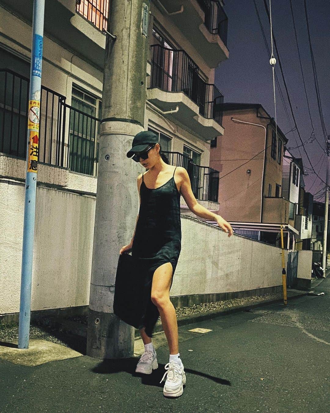 藤川ありすのインスタグラム：「__ 今日は @shipi0520 たんのブランドの 可愛いスニーカーを初おろし。 身長が盛れる厚底なのに走れるくらい とても軽量なデザインがめちゃ気に入った👟 これはスタメン入りです👏🏻. . .  @shaon.official  #shaon」
