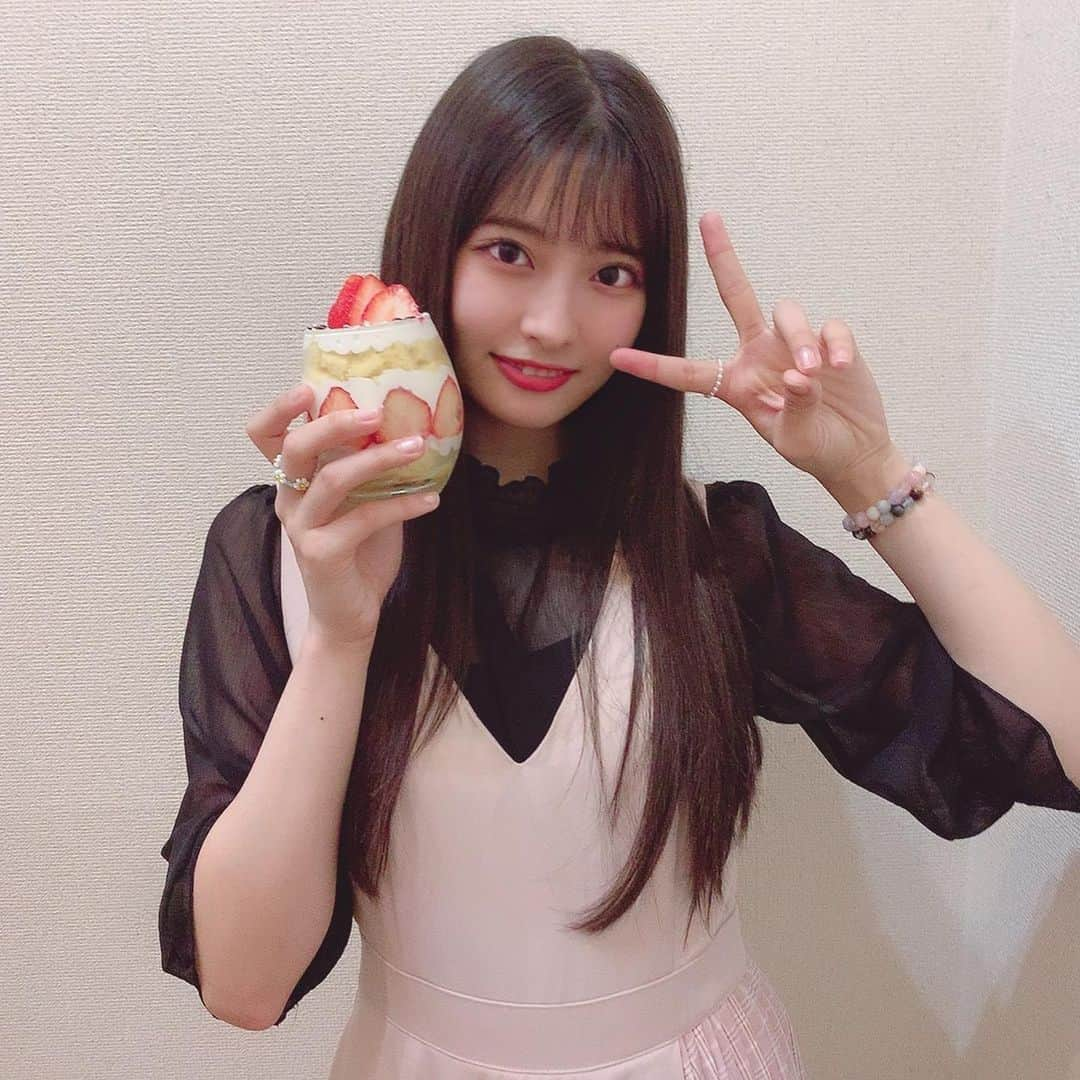 行天優莉奈さんのインスタグラム写真 - (行天優莉奈Instagram)「showroom毎日アイドル1000日配信ありがとうございました😊  たくさんの方にお祝いしてもらって嬉しかったです✨ こうして毎日続けられているのはいつも配信を見てくれるファンの皆さんがいたかはです！これからもゆりなの配信をよろしくお願いします😊 次は、毎日アイドル3年目指して頑張るぞ💪 そして、２つのケーキは、妹がスポンジから全部作ってくれました🥺とっても美味しかったです❤️ 楽しい配信でした！！ #showroom #行天優莉奈　#チーム8」6月5日 23時32分 - yurina.0314