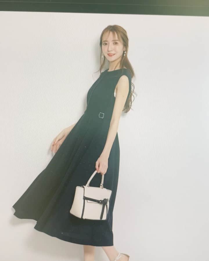 平木愛美のインスタグラム：「⚫️ 特技は早着替えと。スカートを遊ばせることです。笑 揺れるひらき☺︎ まなみんゆれてる、と言われます。笑 @apuweiser_official  @arpege_story」