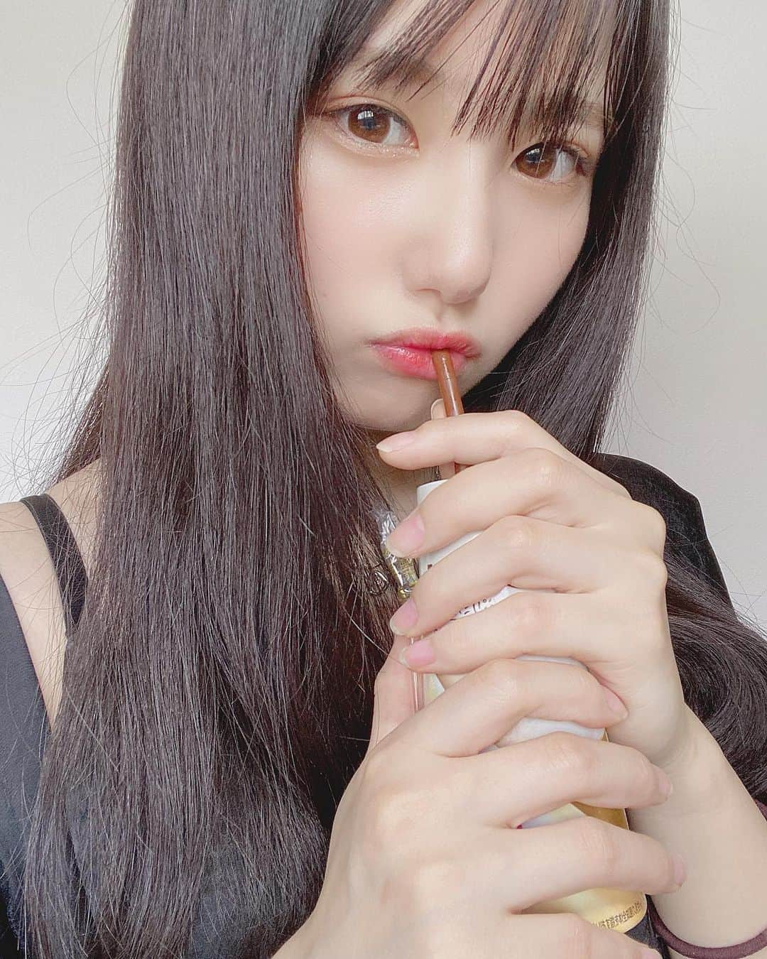 前田彩佳さんのインスタグラム写真 - (前田彩佳Instagram)「AKB48 Group新聞電子版では創刊記念として開催される﻿ 『Forty-Eight Timesガールズセレクション2020』﻿ にノミネートされました✨﻿ ﻿ 東西ブロック各上位2名には豪華グラビアロケ、1位はさらにカバーガールができます！﻿ また、東西合わせて上位10名の中から1-3人特別賞もあります！﻿ AKB48 Group新聞購読者会員の方に付与されるかっぽいんとで投票できます🗳 ﻿ 投票期間は6/12-7/11です！﻿ ちなみに、、﻿ 単月会員だと10かっぽいんと﻿ 年間プレミアム会員だと200かっぽいんと﻿ 付与されます！﻿ 支払い方法が限られてしまっていますが、VISAデビットカードも使えるみたいです🙆‍♀️﻿ また、会員になると投票だけじゃなく、AKB48 Group新聞電子版の記事が読めるようになります！﻿ 唯一のAKB48グループ専門誌ということで、ここだけの対談だったり、その時々のイベントなどのレポだったり、AKB48グループのファンの方なら読んで損なし！だと思います！﻿ なので、私の応援をするために会員になっていただいたり、普通に読みたくて会員になり、かっぽいんと私に使いたいなって思ってくれた方是非応援よろしくお願いします┏●﻿ また、宣伝もよろしくお願いします！﻿ ﻿ これを機に、沢山の方に知ってもらい、好きになってもらい、そして、いつかは選抜に入れるようにします！！！﻿ このチャンス掴みたいです！﻿ ﻿ ﻿ ちなみに、、、、﻿ ﻿ この写真は今後発売されるセルフプロデュース生写真のオフショットです！！﻿ ﻿ 私が好きなグラビアのカットがちょっと組み込まれてたりだったり、私のこだわりが詰まってるので、そちらもお楽しみに〜🤗」6月5日 23時50分 - _ayaka1218