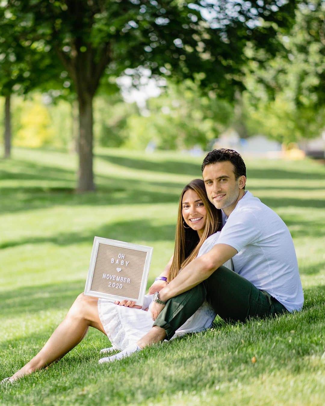 ジュゼッペ・ロッシのインスタグラム：「Cant believe that we’re having BABY!!!! What a blessing! We can’t wait to meet you in November. ❤️❤️❤️❤️ #babyrossi」