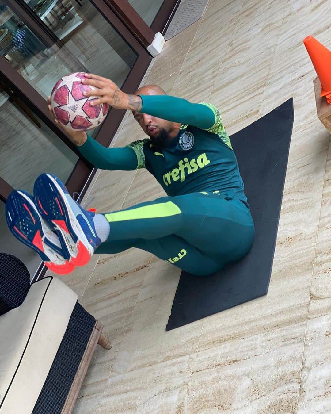 フェリペ・メロさんのインスタグラム写真 - (フェリペ・メロInstagram)「Dia de muito treino graças a Deus!! #palmeiras #avantipalestra #obrigadoJesus #Deusebomeodiaboevacilao #ousado #treino #juntossomosmaisfortes #Deusprovera #vaipassar」6月6日 0時04分 - felipemelo