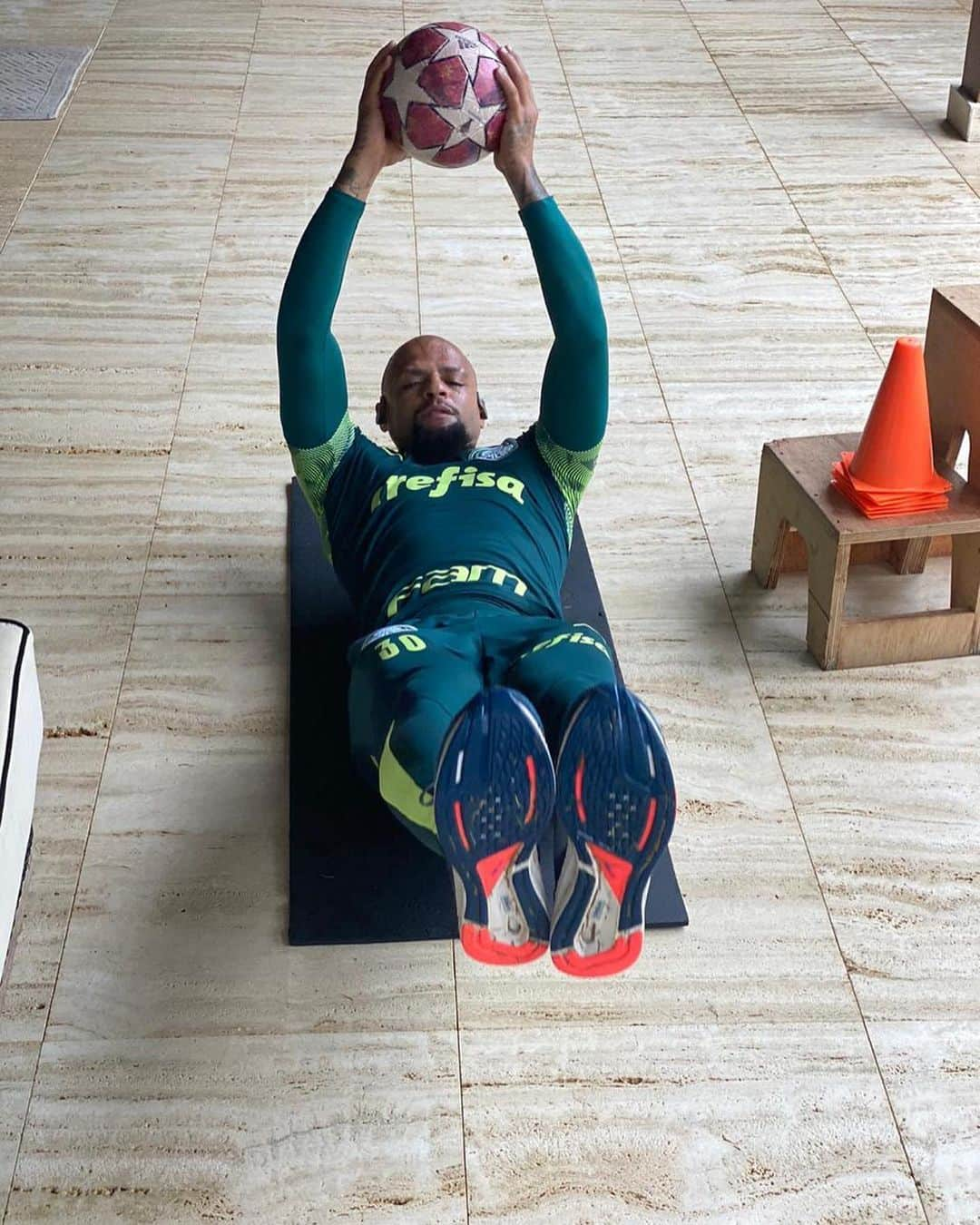 フェリペ・メロさんのインスタグラム写真 - (フェリペ・メロInstagram)「Dia de muito treino graças a Deus!! #palmeiras #avantipalestra #obrigadoJesus #Deusebomeodiaboevacilao #ousado #treino #juntossomosmaisfortes #Deusprovera #vaipassar」6月6日 0時04分 - felipemelo