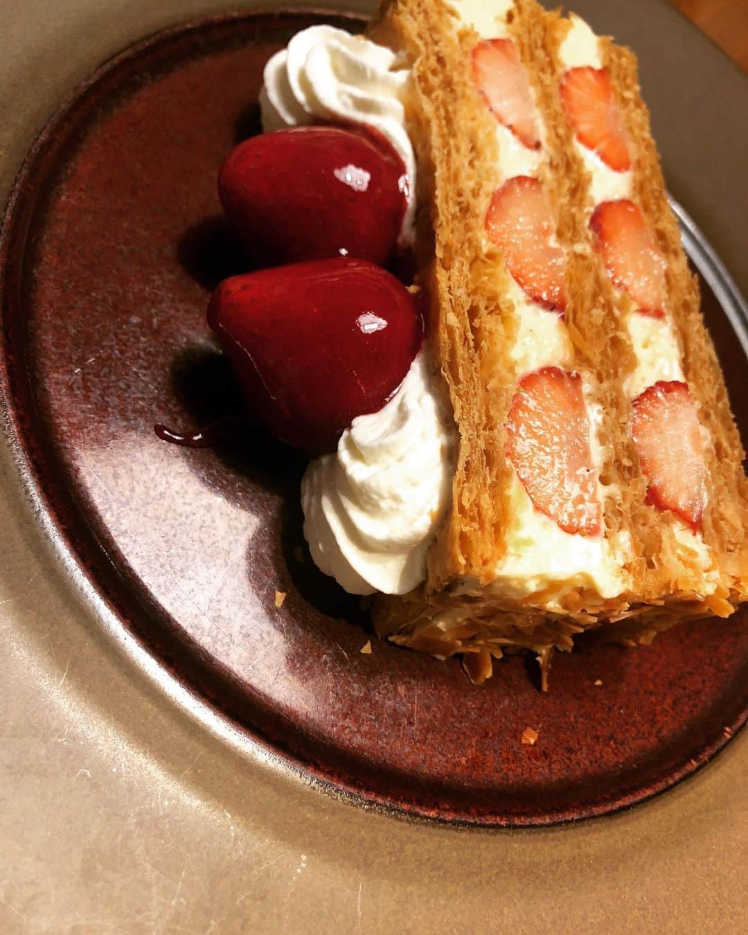 島袋寛子さんのインスタグラム写真 - (島袋寛子Instagram)「– どうしよ.... – 甘いの食べたい。 – とっても美味しいの食べたい。 – ミルフィーユ – スフレ – タルト... – ティラミス – 😩💓」6月6日 0時09分 - hiroko.shimabukuro