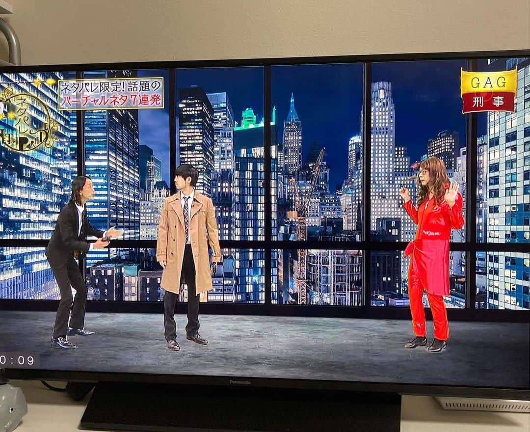 宮戸洋行のインスタグラム：「『ネタパレ 』ご覧いただいた方ありがとうございました！かっこいい背景のなかコントさせていただきました！大喜利のコーナーでは福井くんがMVPを！ 僕達に少しでも興味持たれた方は明日19時半からYouTubeのGAG公式チャンネルにて配信されますGAG生配信コントライブ『ダサ坊のzoom』ぜひご覧ください！」