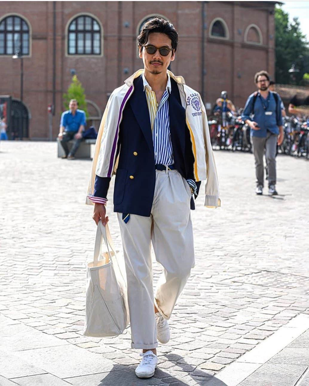 Shuhei Nishiguchiさんのインスタグラム写真 - (Shuhei NishiguchiInstagram)「"Vintage Preppy"during at @pittiuomo_official 2019SS ・ Ph. @anthony.knaape ・ ・ #beamsf #brillaperilgusto #instafashion #picoftheday #mensstreetstyle #follow #sartorial #sartoriale #influence #gentleman #bestoftheday #vintagestyle #vintagewear #spezzatura #pittiuomo #outfitmen」6月6日 0時32分 - shuhei_nishiguchi