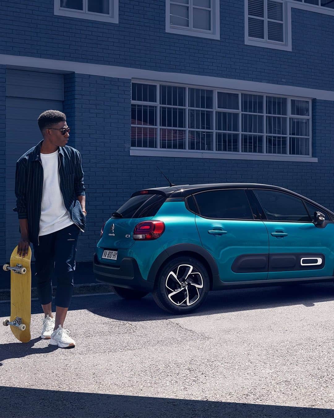 のインスタグラム：「New Citroën C3 goes everywhere you do, in style. #NewCitroënC3 #97CustomizationCombinations #Customisation #CitroënAdvancedComfort #Citroën #CitroënC3 #Personalised #Colour #Newcar #Urban #Lifestyle #Design #Fashion #Comfort #Instacar #Carsofinstagram #Car #Auto #Vehicle」